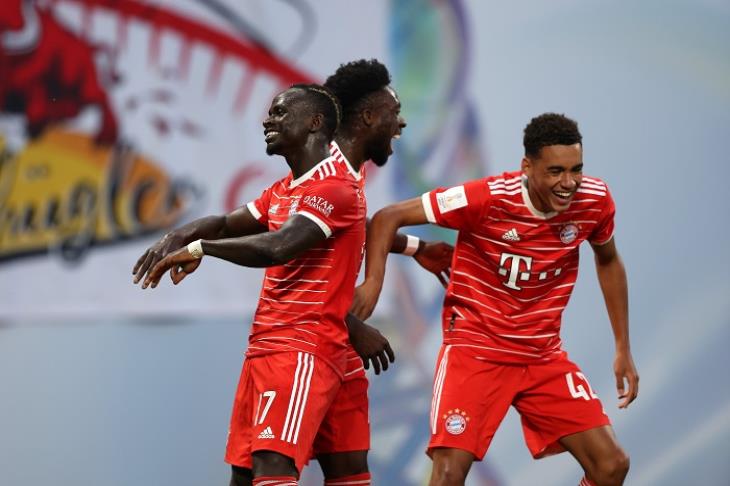 بايرن ميونخ يهزم لايبزج بخماسية ويتوج بلقب كأس السوبر الألماني